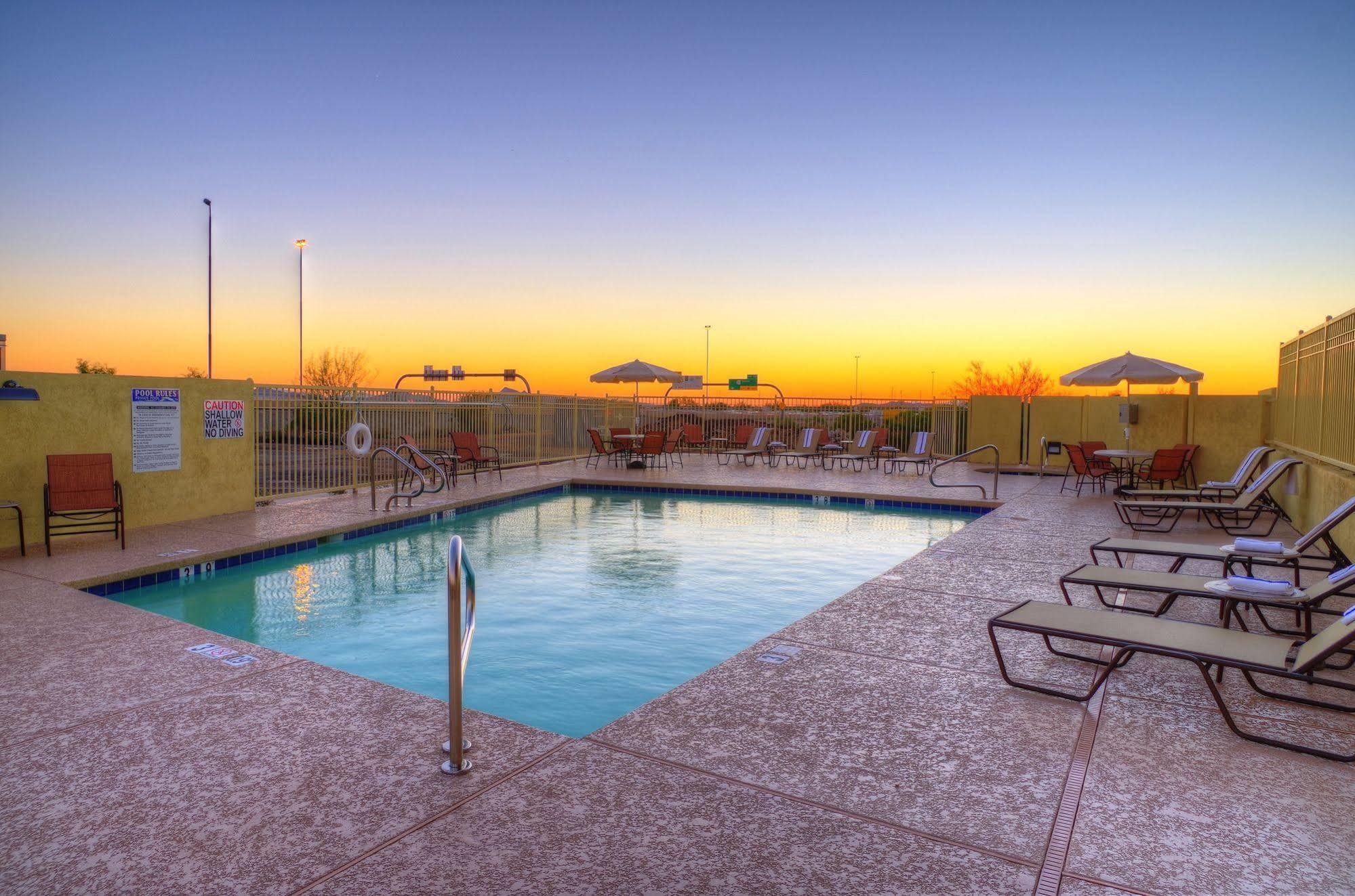 Holiday Inn Express & Suites - Phoenix North - Scottsdale By Ihg מראה חיצוני תמונה